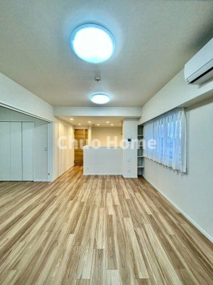 【居間・リビング】 | コスモプレイスグラシエ | 【居間・リビング】「ＬＤＫは家族団らんをデザイン」広いＬＤＫでは家族が集まり一緒の時間を過ごせる工夫がされております。何気ない一日の当たり前のひとコマがいつか一生の宝物になります