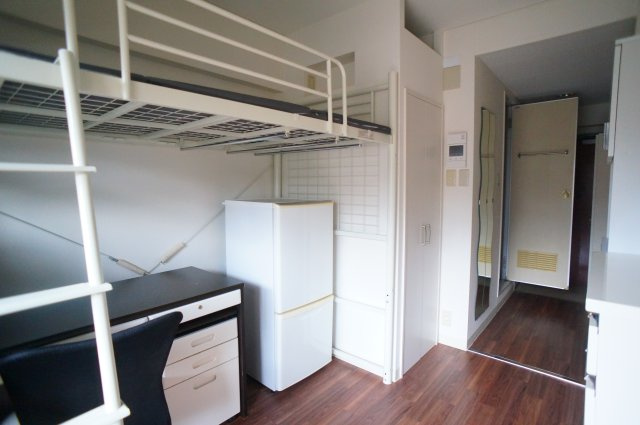 若草女子学生ハイツの洋室