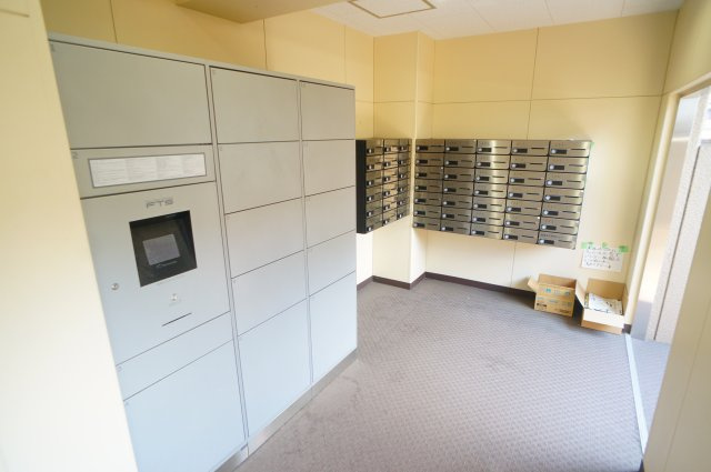 若草女子学生ハイツのエントランス