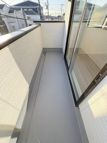 八潮市八條　新築戸建　全1棟のバルコニー|南向きバルコニーにて日当たり良好