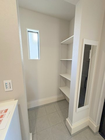 八潮市八條　新築戸建　全1棟の収納|アウトドア用品やベビーカー置場としても便利なシューズインクローク