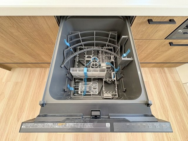 八潮市八條　新築戸建　全1棟のキッチン|家事の時短につながる食洗機完備