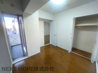 【洋室】 | パレ伊丹北 | 洋室６帖です♪バルコニーへも移動ができます！！