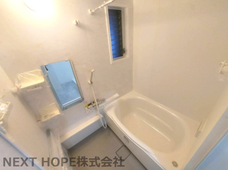 【浴室】 | パレ伊丹北 | 新品の浴室です♪一日の疲れを癒してくれます！浴室乾燥機付きで雨の日のお洗濯物も困りません！浴室には窓も有り、換気も十分にできます！！