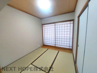 【和室】 | パレ伊丹北 | 和室5帖です♪板の間部分も有ります！！バルコニーに面した居室です！！足を伸ばして寛げます！！