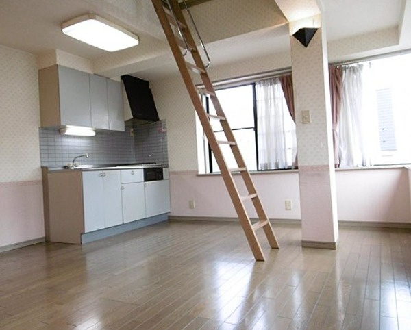 ゆったり過ごせる居間です