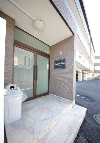 ヤマニハウスのエントランス|現状と異なる場合は現状優先となります