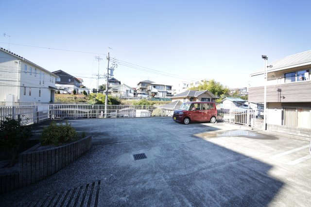 ヤマニハウスの駐車場