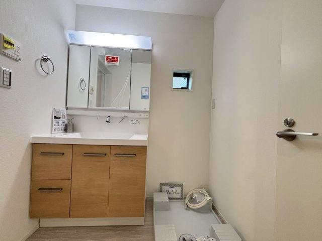 MELDIA瑞穂区津賀田町339②｜名古屋市の戸建ならホームアップの独立洗面台|三面鏡で朝の身支度に最適