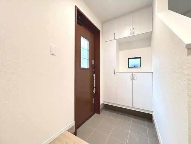 ハートフルタウン　一宮市北方町北方　全2区画分譲の玄関|玄関ドアの鍵はディンプルキーと内側はサムターンキーになっており防犯性の高い仕様になっています。