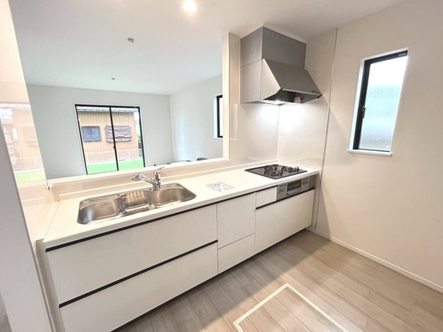 ハートフルタウン　一宮市北方町北方　全2区画分譲のキッチン|お手入れがラクなステンレスをトップ部分に使用した機能的で美しいシステムキッチンを使用しています。