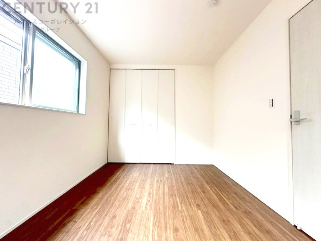 子供部屋…創造性や成長を促す遊びの空間を提供。学習や趣味に集中できる環境を整えます。個別のプライベートスペースは自己表現と自立心を育み、心地よい睡眠環境を整えリラックスできる場所を提供。