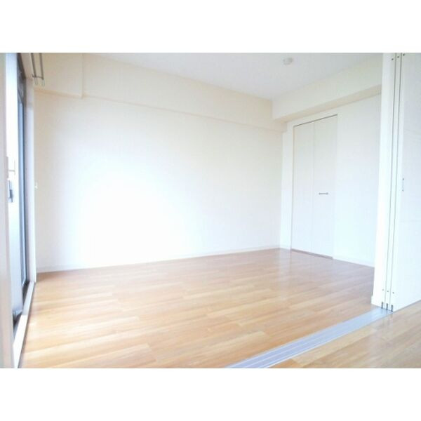 ウエストビレッジ大橋の居間・リビング