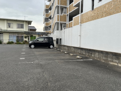 【駐車場】 | メゾンモンブラン足立（A-16）