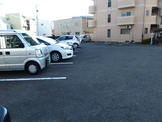 VERDECOLLINAの駐車場