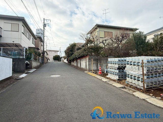 売地　藤沢市大庭の前面道路含む現地写真