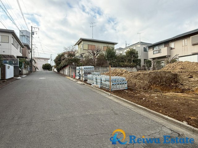 売地　藤沢市大庭の前面道路含む現地写真