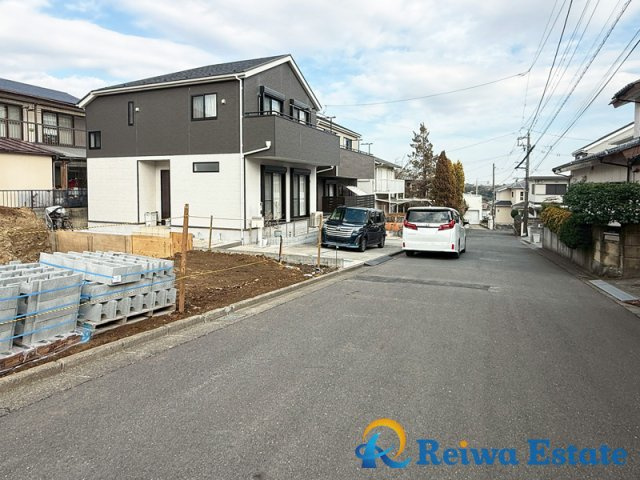 売地　藤沢市大庭の前面道路含む現地写真