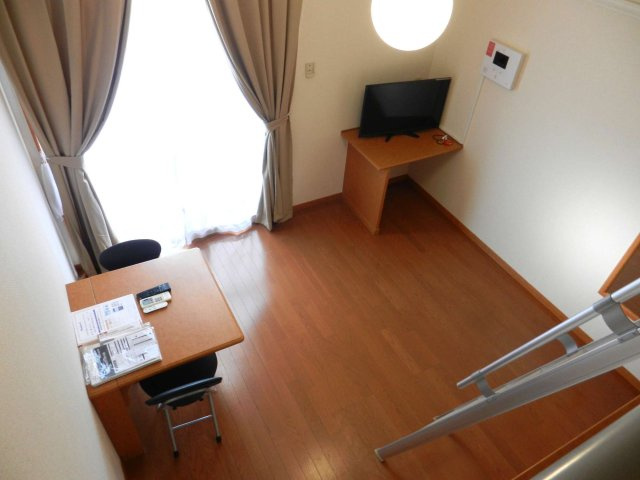 レオパレス新堂の居間・リビング|明るいお部屋であこがれの一人暮らし