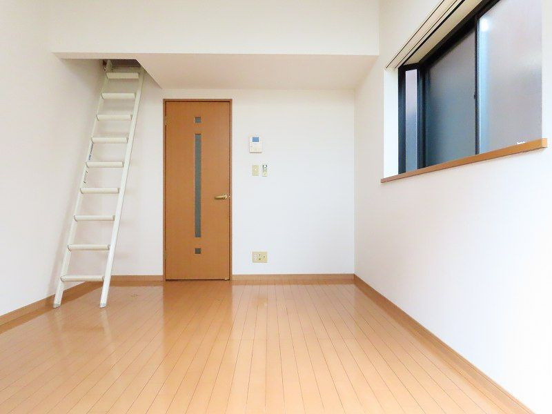 サニーテラス1番館の居間・リビング