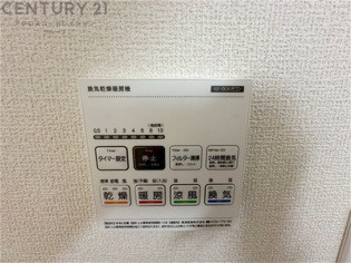 暖房機能があるため、冬場でも温かい浴室で入浴でき、乾燥機能があるため、水気を素早く取り除けます。また、換気機能があるため、湿気を素早く排出してカビや雑菌の発生を防ぐことができます。