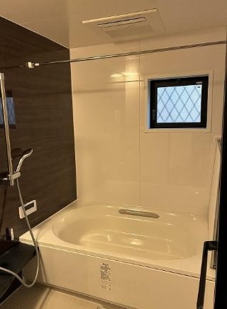 出口5丁目　中古一戸建ての浴室|ユニットバス　浴室換気乾燥暖房機
■物件内覧・資金計画相談・住宅ローン相談、リフォーム相談、お問合せ受付中■
※当日・翌日のご内覧、ご相談はお電話でのお問合せがスムーズです！