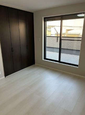 出口5丁目　中古一戸建ての寝室|洋室7.0帖
■物件内覧・資金計画相談・住宅ローン相談、リフォーム相談、お問合せ受付中■
※当日・翌日のご内覧、ご相談はお電話でのお問合せがスムーズです！