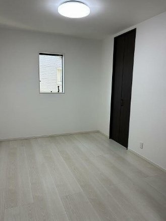 出口5丁目　中古一戸建ての内装|洋室5.5帖
■物件内覧・資金計画相談・住宅ローン相談、リフォーム相談、お問合せ受付中■
※当日・翌日のご内覧、ご相談はお電話でのお問合せがスムーズです！