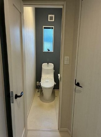 出口5丁目　中古一戸建ての内装|温水洗浄便座付きトイレ　２ヶ所あります
■物件内覧・資金計画相談・住宅ローン相談、リフォーム相談、お問合せ受付中■
※当日・翌日のご内覧、ご相談はお電話でのお問合せがスムーズです！