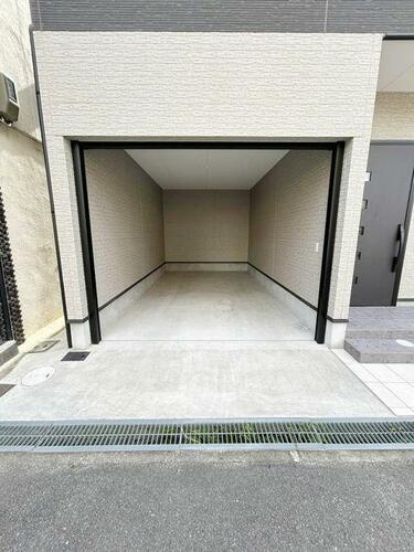 出口5丁目　中古一戸建ての駐車場|シャッター付き車庫
■物件内覧・資金計画相談・住宅ローン相談、リフォーム相談、お問合せ受付中■
※当日・翌日のご内覧、ご相談はお電話でのお問合せがスムーズです！