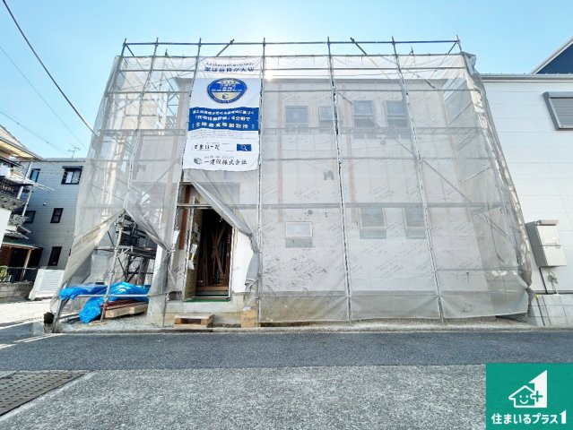 和泉市池上町　新築一戸建ての外観|周辺は落ち着いた街並みの住宅地！子育てがしやすい住環境です！まだ未完成ですが、現地でしかわからない事もございます。是非一度ご覧ください。