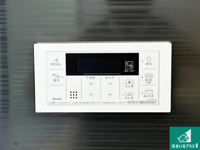 和泉市池上町　新築一戸建てのキッチン|リビングと統一感があり、使い勝手のいいキッチン。広々としているので、二人並んで作業が出来ちゃいます。お子様と一緒に色々なお料理に挑戦できるスペースがあります。