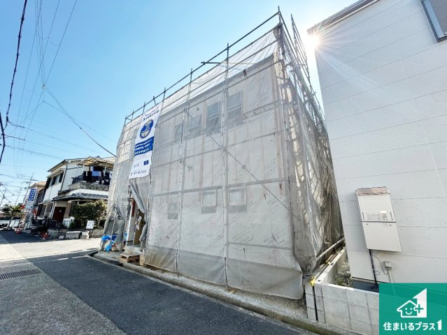 和泉市池上町　新築一戸建ての外観|周辺は落ち着いた街並みの住宅地！子育てがしやすい住環境です！まだ未完成ですが、現地でしかわからない事もございます。是非一度ご覧ください。