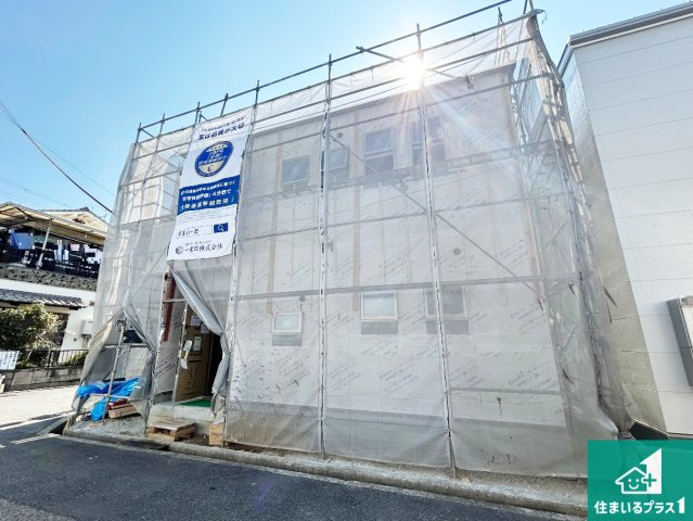 和泉市池上町　新築一戸建ての外観|周辺は落ち着いた街並みの住宅地！子育てがしやすい住環境です！まだ未完成ですが、現地でしかわからない事もございます。是非一度ご覧ください。
