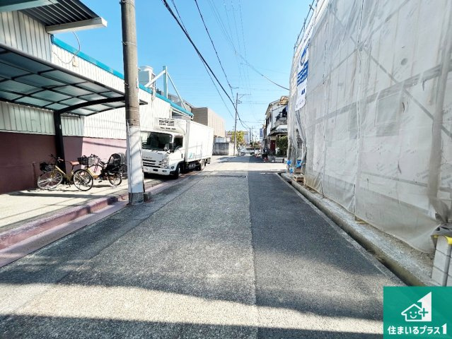 和泉市池上町　新築一戸建ての前面道路含む現地写真|周辺は落ち着いた街並みの住宅地！子育てがしやすい住環境です！まだ未完成ですが、現地でしかわからない事もございます。是非一度ご覧ください。