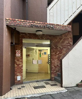 【エントランス】 | 住まいの顔にふさわしい落ち着いた迎賓空間