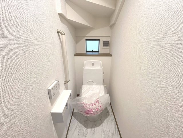 ハートフルタウン　一宮市北方町北方　全2区画分譲のトイレ|超表面平滑加工とイオンパワーの「セフィオンテクト」加工で、汚れが付きにくく落ちやすい仕様です。