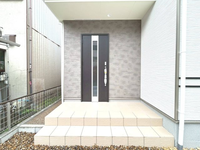 ハートフルタウン　一宮市北方町北方　全2区画分譲の玄関|玄関ドアの鍵はディンプルキーと内側はサムターンキーになっており防犯性の高い仕様になっています。