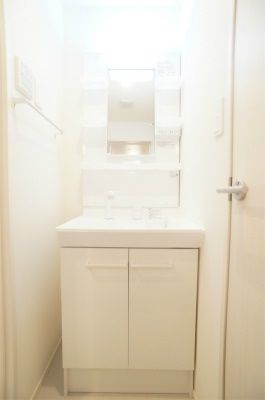 【独立洗面台】 | リブリ・石川町 | 賃貸 神奈川県横浜市中区石川町5丁目