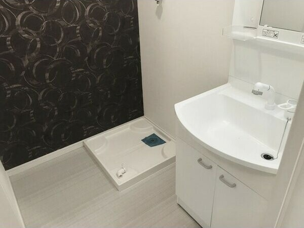 メゾンラフィネの洗面所|脱衣スペースもあります