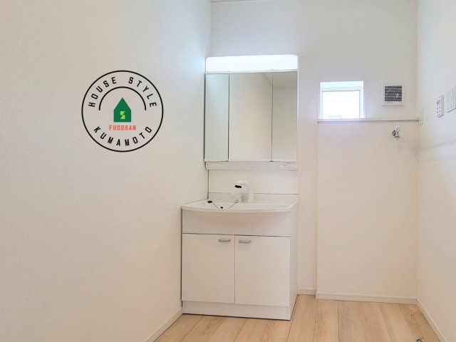 熊本市北区清水新地2丁目第6-2棟（1号棟）の内観：施工例|ゆとりの洗面スペースで朝の身支度もスムーズに。暮らしを快適に変えるシャワー付洗面台です！