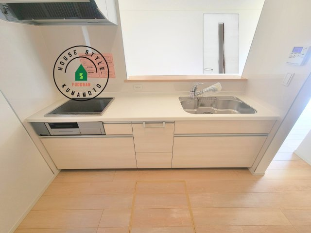 熊本市北区清水新地2丁目第6-2棟（1号棟）の内観：施工例|ご家族を近くに感じられる対面キッチンのLDK。会話もはずみそうですね。