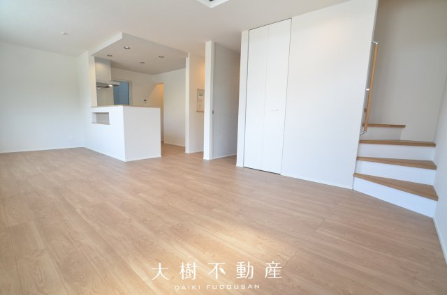 【居間・リビング】 | 海老名市大谷南3丁目 新築戸建て 全3棟【仲介手数料無料】 | □■当社なら諸費用を最大限削減できます■□