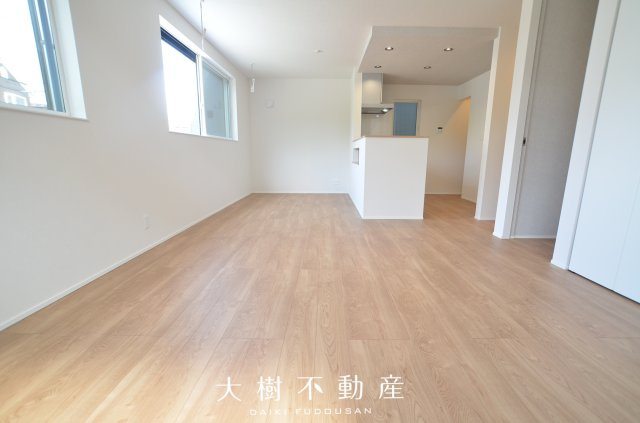 【居間・リビング】 | 海老名市大谷南3丁目 新築戸建て 全3棟【仲介手数料無料】 | 海老名市を中心に地域密着で営業♪不動産のことなら「大樹不動産」へ