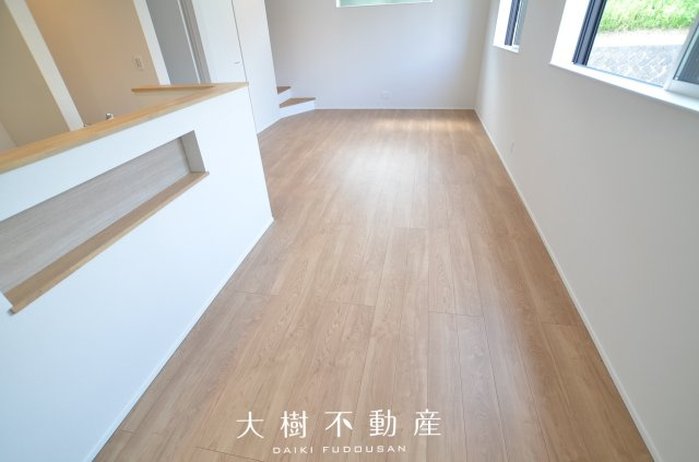 【居間・リビング】 | 海老名市大谷南3丁目 新築戸建て 全3棟【仲介手数料無料】