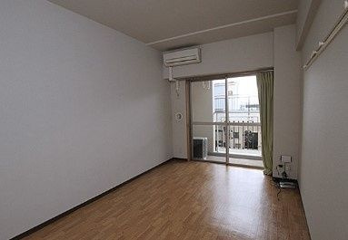 ソレイユ鶴瀬の居間・リビング