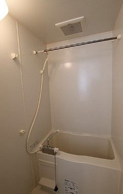 ソレイユ鶴瀬の浴室