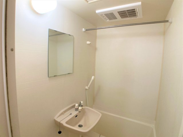 【浴室】 | 設備・仕様は号室により異なる為、現況を優先致します。
