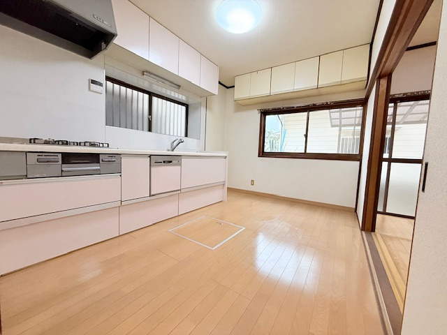 明石市魚住町西岡戸建の居間・リビング