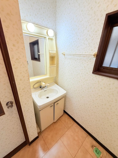 明石市魚住町西岡戸建の独立洗面台